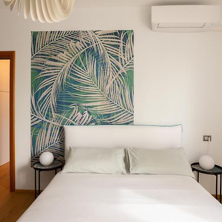 Suite 51 Appartamento Con Terrazzo A 50 Mt Dal Lago - Private Parking (Adults Only) 아로나 외부 사진
