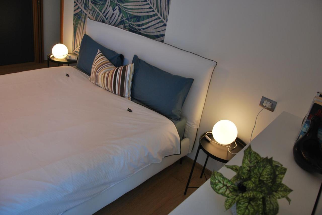 Suite 51 Appartamento Con Terrazzo A 50 Mt Dal Lago - Private Parking (Adults Only) 아로나 외부 사진