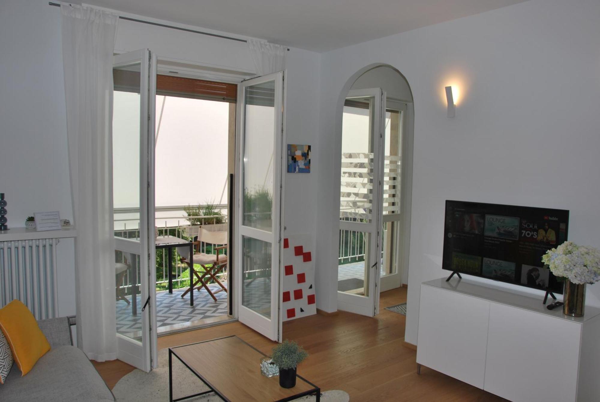 Suite 51 Appartamento Con Terrazzo A 50 Mt Dal Lago - Private Parking (Adults Only) 아로나 외부 사진