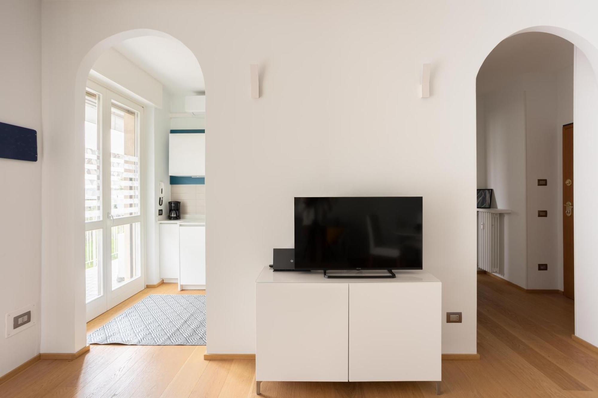 Suite 51 Appartamento Con Terrazzo A 50 Mt Dal Lago - Private Parking (Adults Only) 아로나 외부 사진