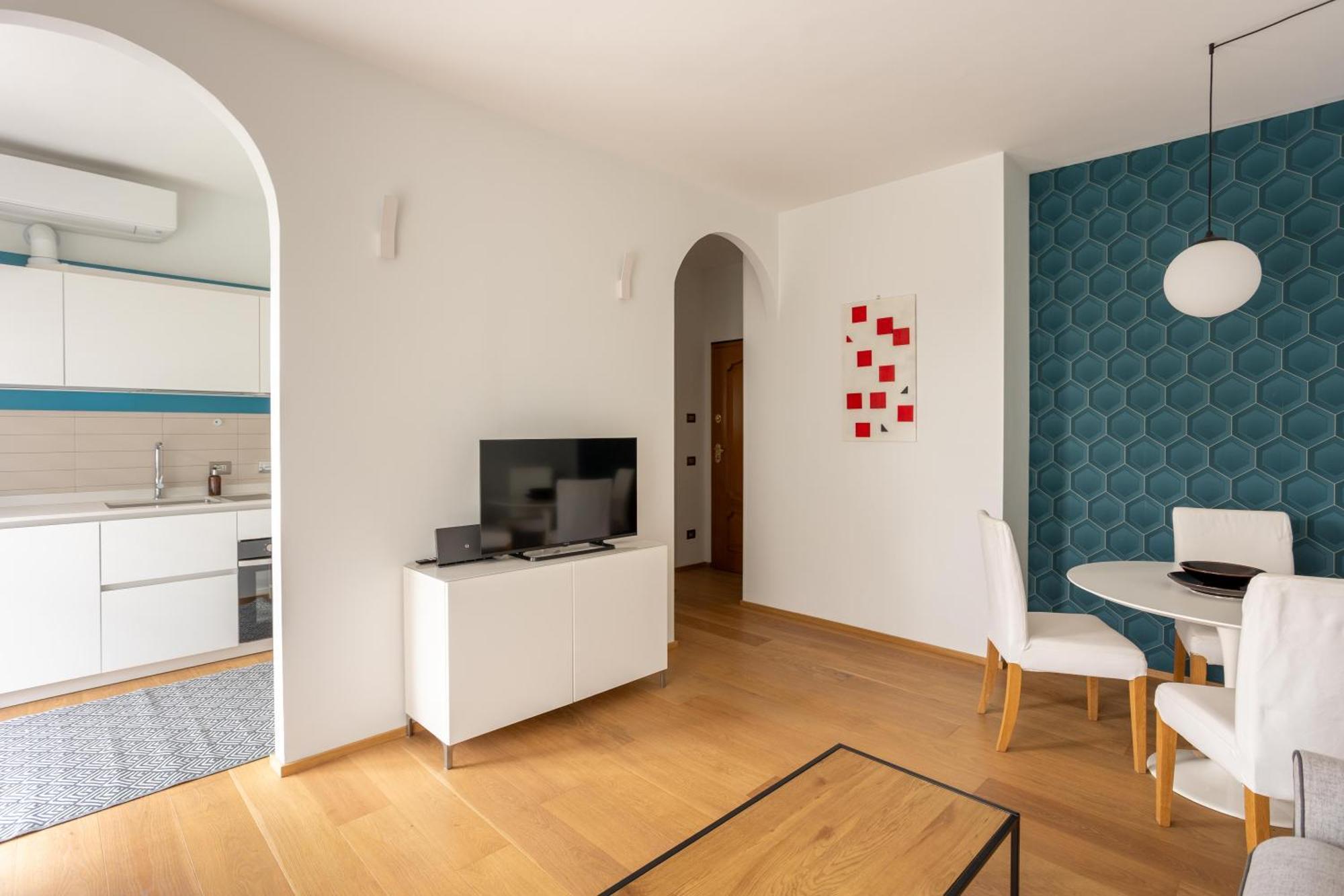 Suite 51 Appartamento Con Terrazzo A 50 Mt Dal Lago - Private Parking (Adults Only) 아로나 외부 사진