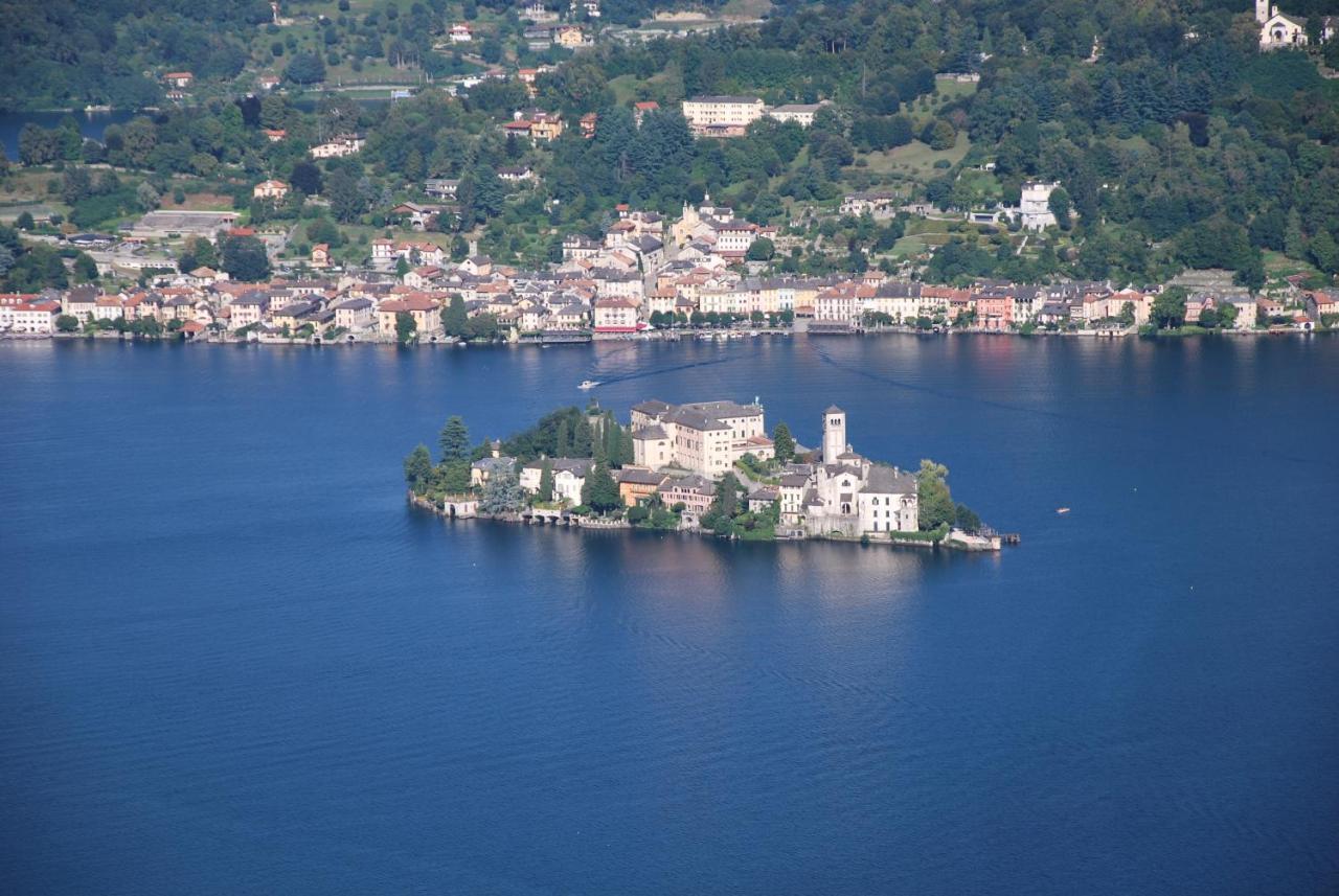 Suite 51 Appartamento Con Terrazzo A 50 Mt Dal Lago - Private Parking (Adults Only) 아로나 외부 사진